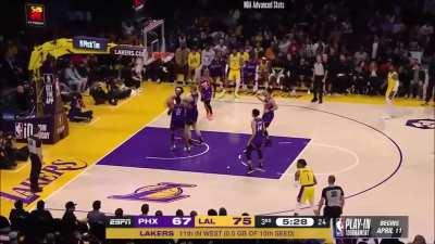 [Highlight] Anthony Davis gets the ball, spins around Landale and then finishes with a beautiful dunk