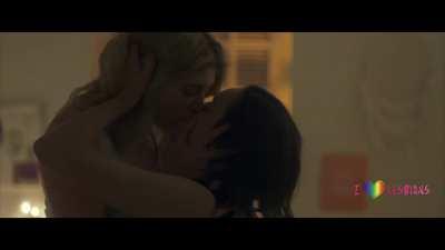 Ava Capri & Willow Shields - 