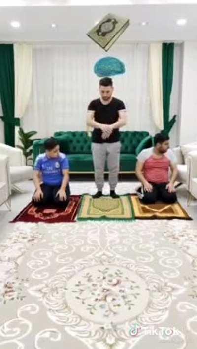 I found more cringe, Muslims should stop making content at this point.