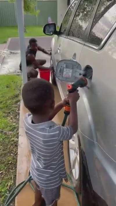 Заправщик растет