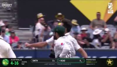 Aray Indian left arm seamer aramse aise bold krdega isse/s