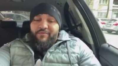 Aștept răspunsul unei pasărici, de ani de zile