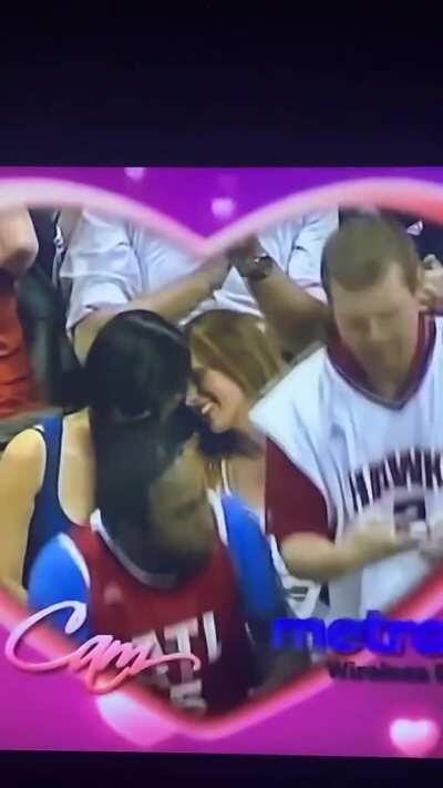 2 girls kissing on the kiss cam? Bonk!