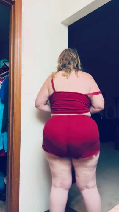 My ass is big and beautiful, but my belly is where the magic happens; bloated and dominate…all for you 😈