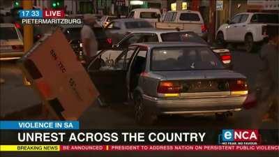 Guy trying to steal a TV