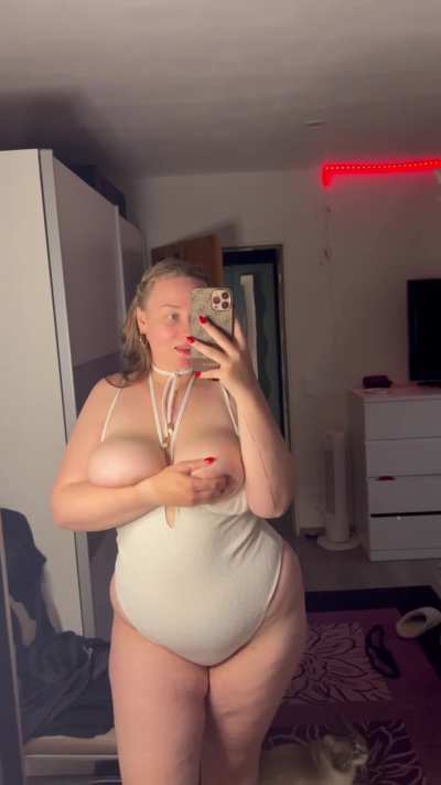 I?m pickin random men to send sex vids to who?s in