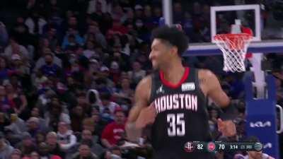 [Highlight] Christian Wood literally steals the ball from his own teammate, KJ Martin, and finishes the bucket at the rim