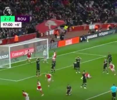 Ben White celebrated in Neto’s face. I love him.