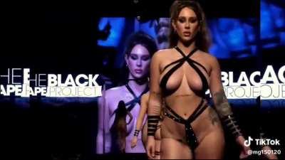 mg150120: loganvaleriexo