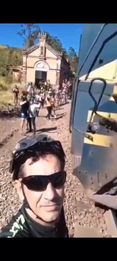 Lemme take a selfie with the approaching train