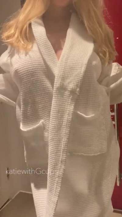 From bathing robe to undress! ❤️