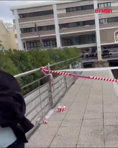 Cameraman stood his ground while the ground collapsed