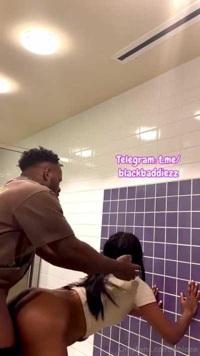 Blowing her back out in a public bathroom is nasty work😂