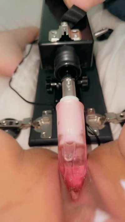 Couldn’t help but squirting from my new fuck machine 💦🥵