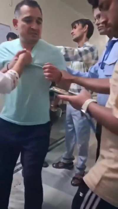 Man Harasses Nursing Staff at Dehradun CMI Hospital, Gets Slapped Repeatedly by Female Staff 🚨