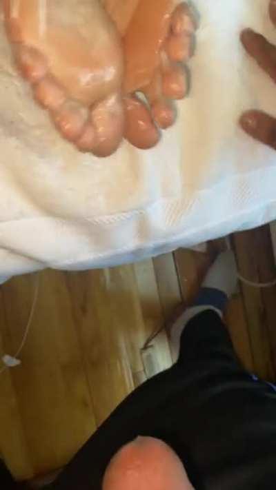 Cumming on latinas soles💦💦 (if u know u know) 🤫