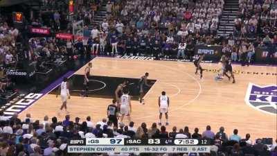 [Highlight] Curry makes a ridiculous 3 with Keegan Murray draped on him with a lot of contact, but no foul