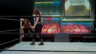 Giant monster always play with jobber