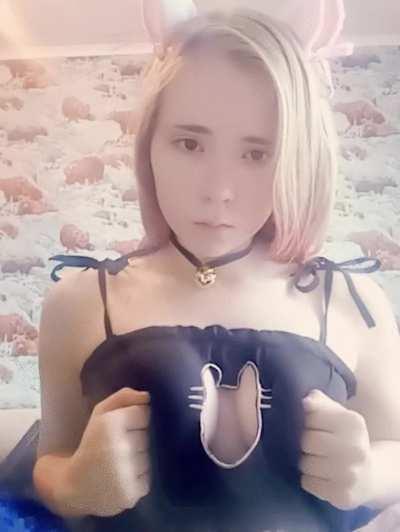 Videos from my texting when I just turned 18 are finally out for your eyes 💕 Do you think I was cute at that age? 😊 Link in the comments 👇