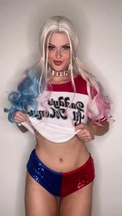 Harley Quinn by Elly Clutch