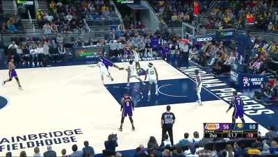 [Highlight] LeBron with the Circus Shot and AND-1