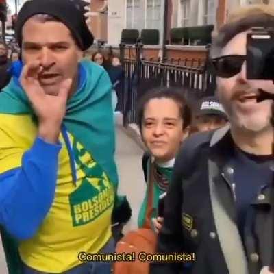 Que gente estranha velho..