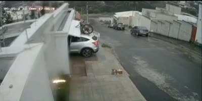 🎼 I want to ride my bicycle, bicycle, bicycle 🎼