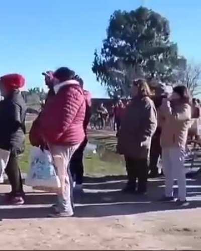 Así entregaban boletas de UxP por comida en un comedor de Buenos Aires