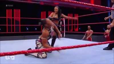 Zelina Vega kicks Bianca Belair's back