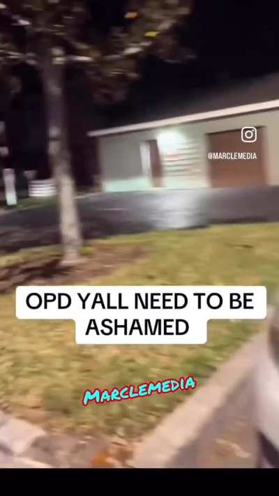 Cop uses strobe light to stop women from filming 