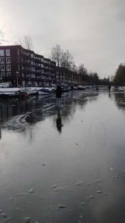 The sound of the ice while skating in Amsterdam