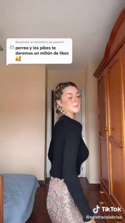 Spanish girl perreando