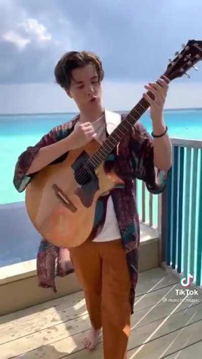 This guitar riff is incredible and he makes it look so effortless