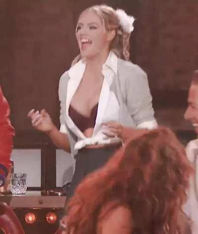 Kate Upton’s bouncing tits.