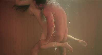 Amy Yip's big boobs put to good use UNDERWATER