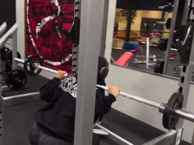 Ana’s cheeks spreading in new YouTube video