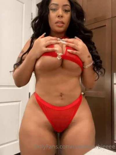 Thick Girl with pretty Tits