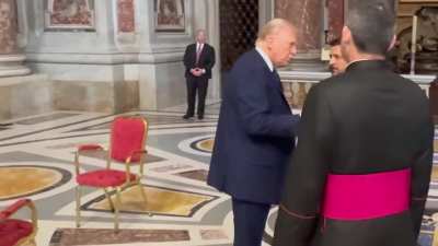 Macron shakes hands with Zelensky, but refuses to shake hands with Trump. Absolute fucking legend.