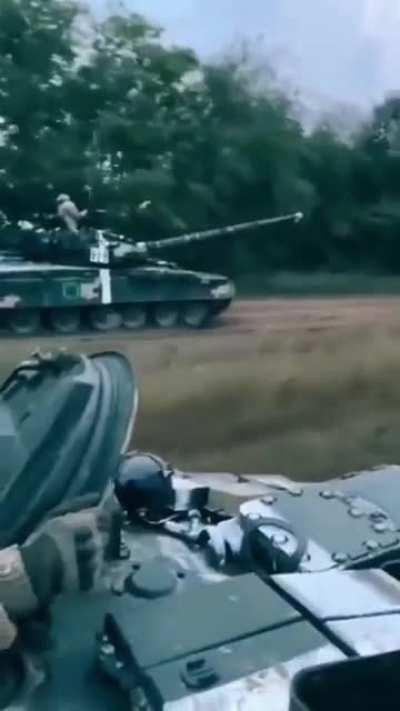 Iron horses race towards sunrise. Continuing until the border stops us. (Defense of Ukraine on twitter)