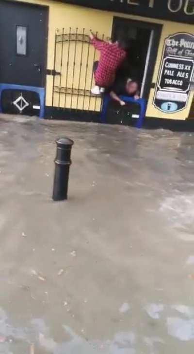 Outdoor dining working well. Swords about an hour ago