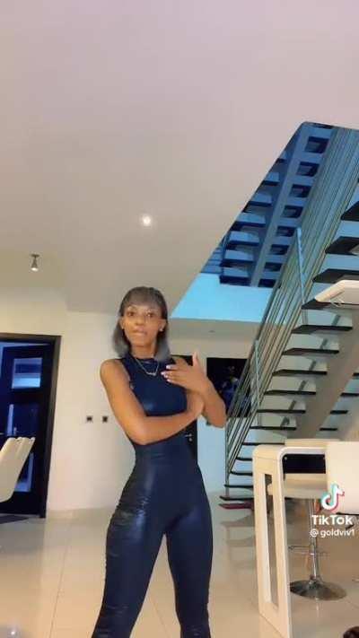 Goldviv1 slimthick 🍑🍑🍑