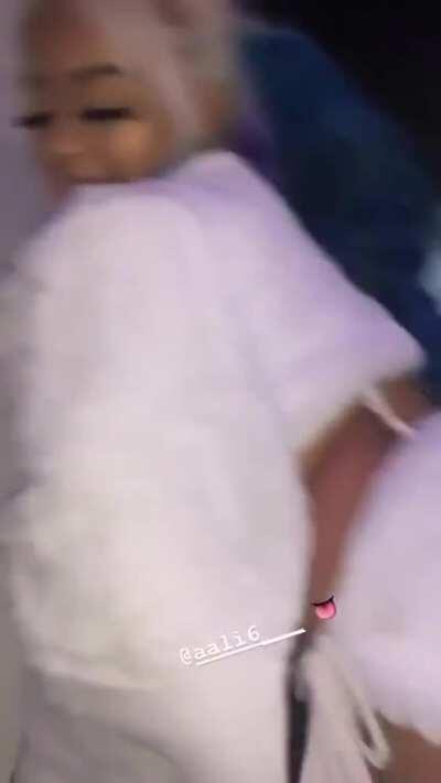 Ass shake with friend