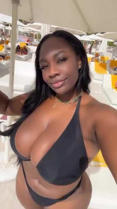 Shani Jamilah (@shanijamilah)