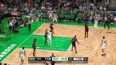 [Highlight] White drills an important three pointer.