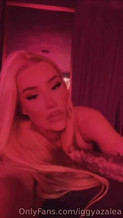 Iggy Azalea Nude tits out and bouncing ass PAWG