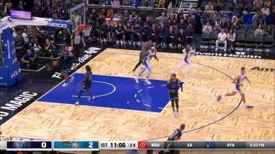 [Highlight] Paolo Banchero hits the mid-range jumper off a double crossover.