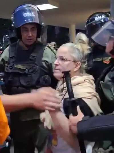 Video de la detenida que portaba un cuchillo en el acto de 3 de Febrero