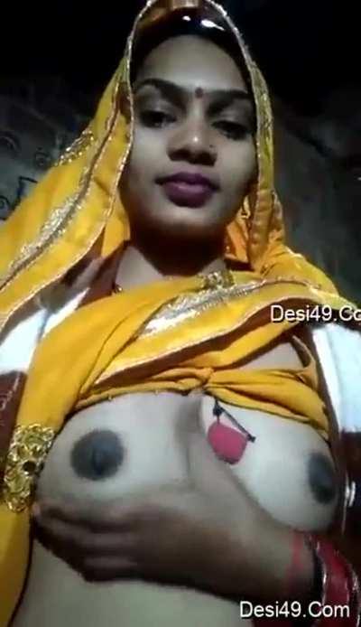 🔥🥰Cute desi village Bhabhi showing her boobs [full video] [link in comment] 🔞💦