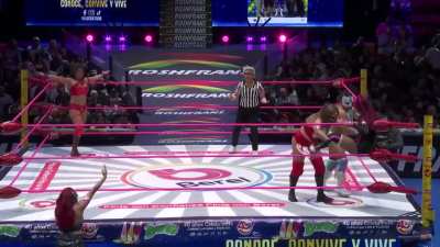 La Catalina busted in the corner by Reyna Isis in a 3 on 3 match