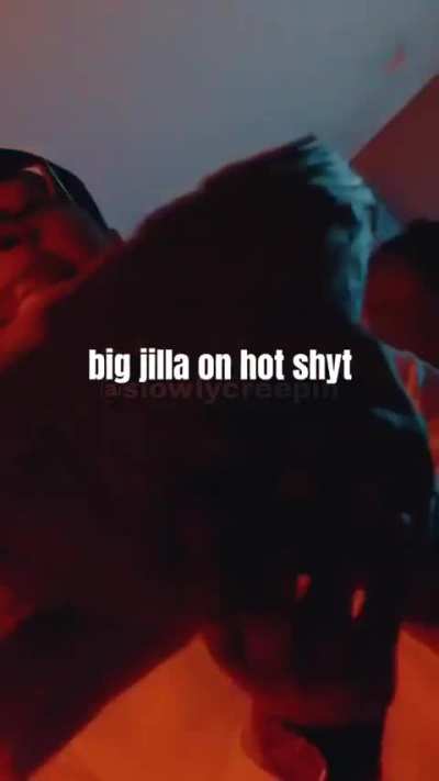 “They say big jilla can’t run when 12 hit the lights i stg he can “ 😂😂🔥